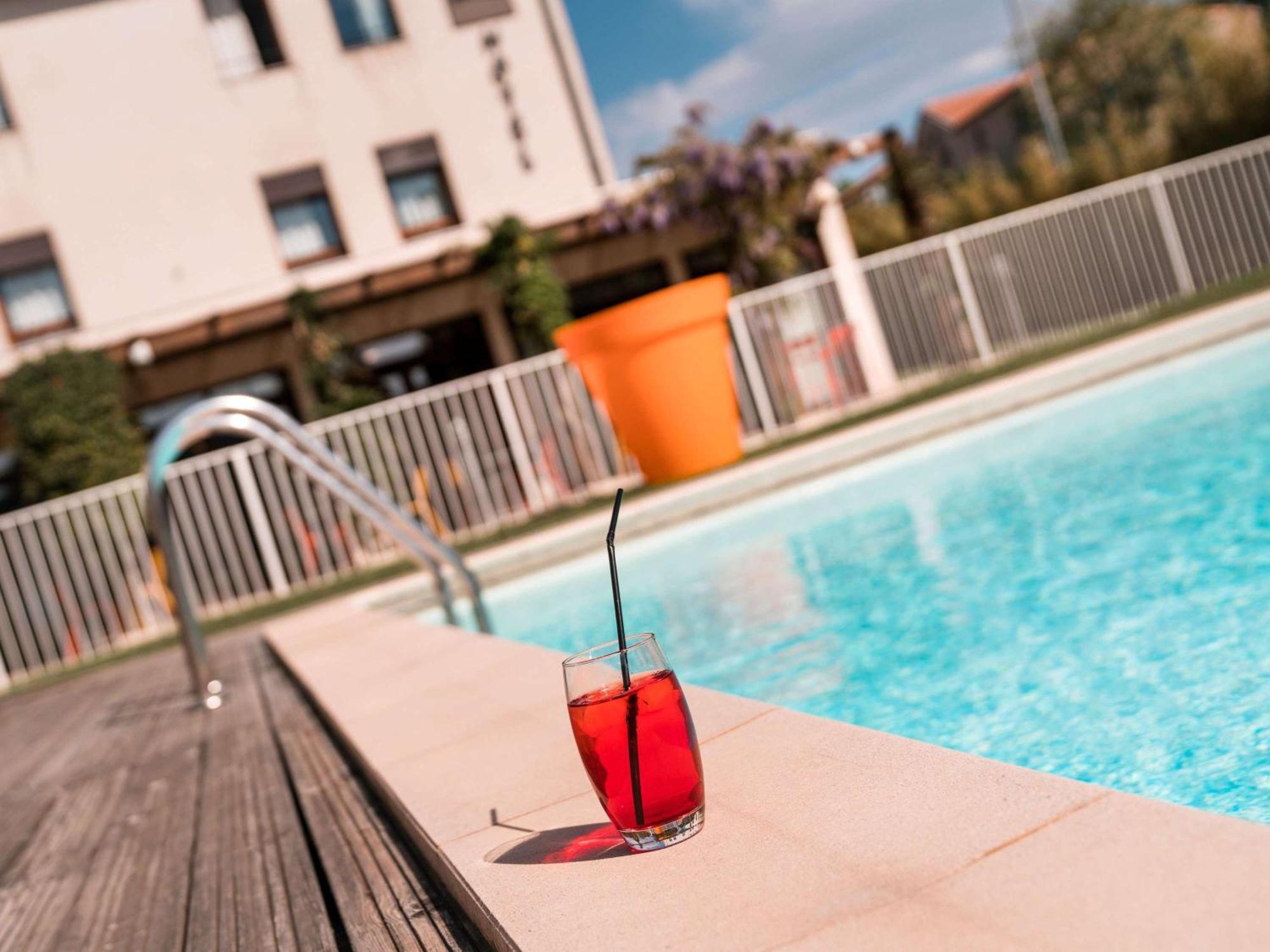 Hotel ibis Styles Carcassonne La Cité Exterior foto
